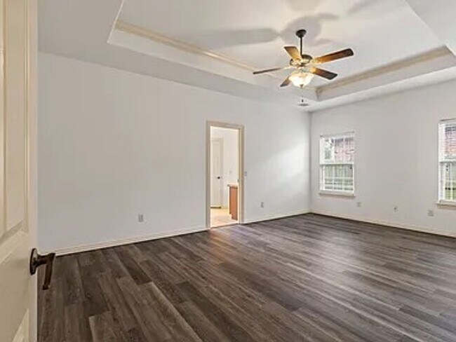 Building Photo - 1909 SW Elington St