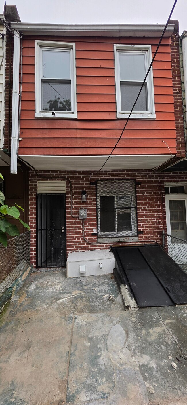Building Photo - 2622 Mura St