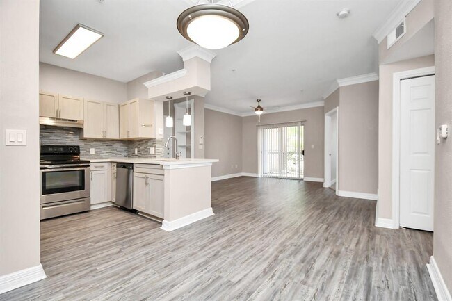 Building Photo - 3225 Woodland Park Dr
