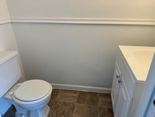 Building Photo - Good Value 3 BR / 1.5 Bath Glen Allen Townhome with Fenced Yard