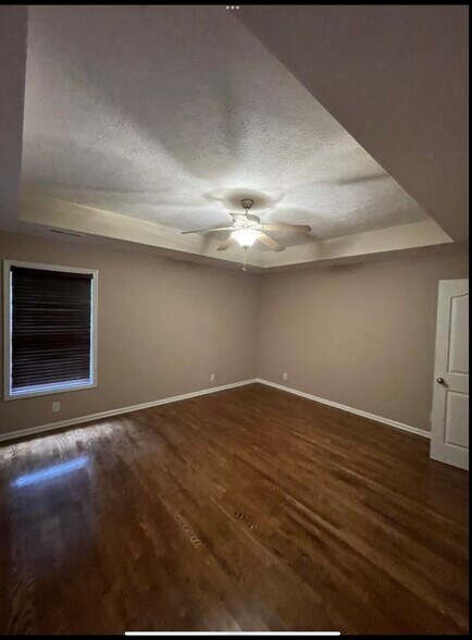 Building Photo - 1053 Red Apple Ct