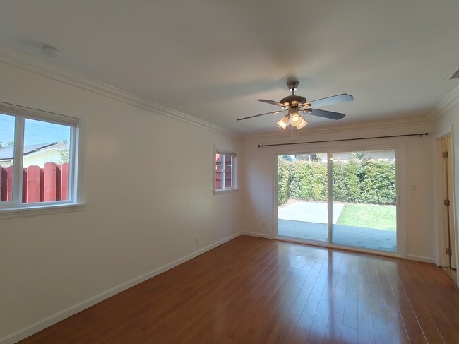 Building Photo - 627 E Woodbury Rd