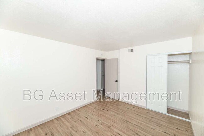 Building Photo - 10 Lee St