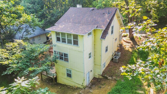 Building Photo - Beautifully updated House in Rivermont