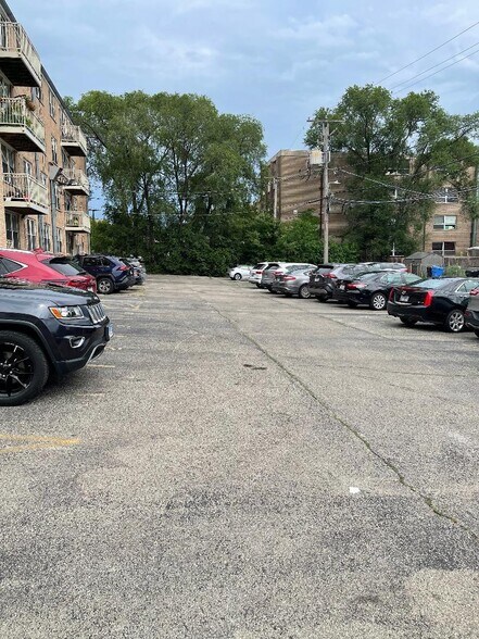Building Photo - 2501 W Touhy Ave