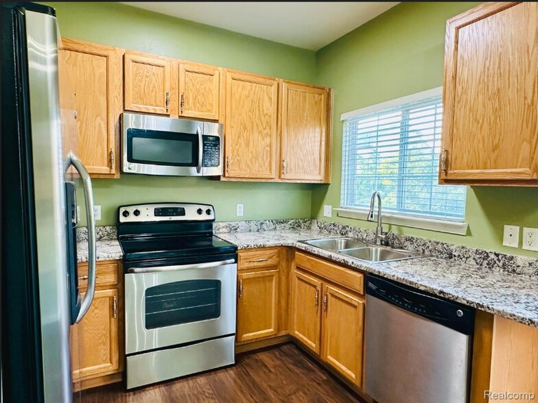 Building Photo - 44701 Ellery Ln