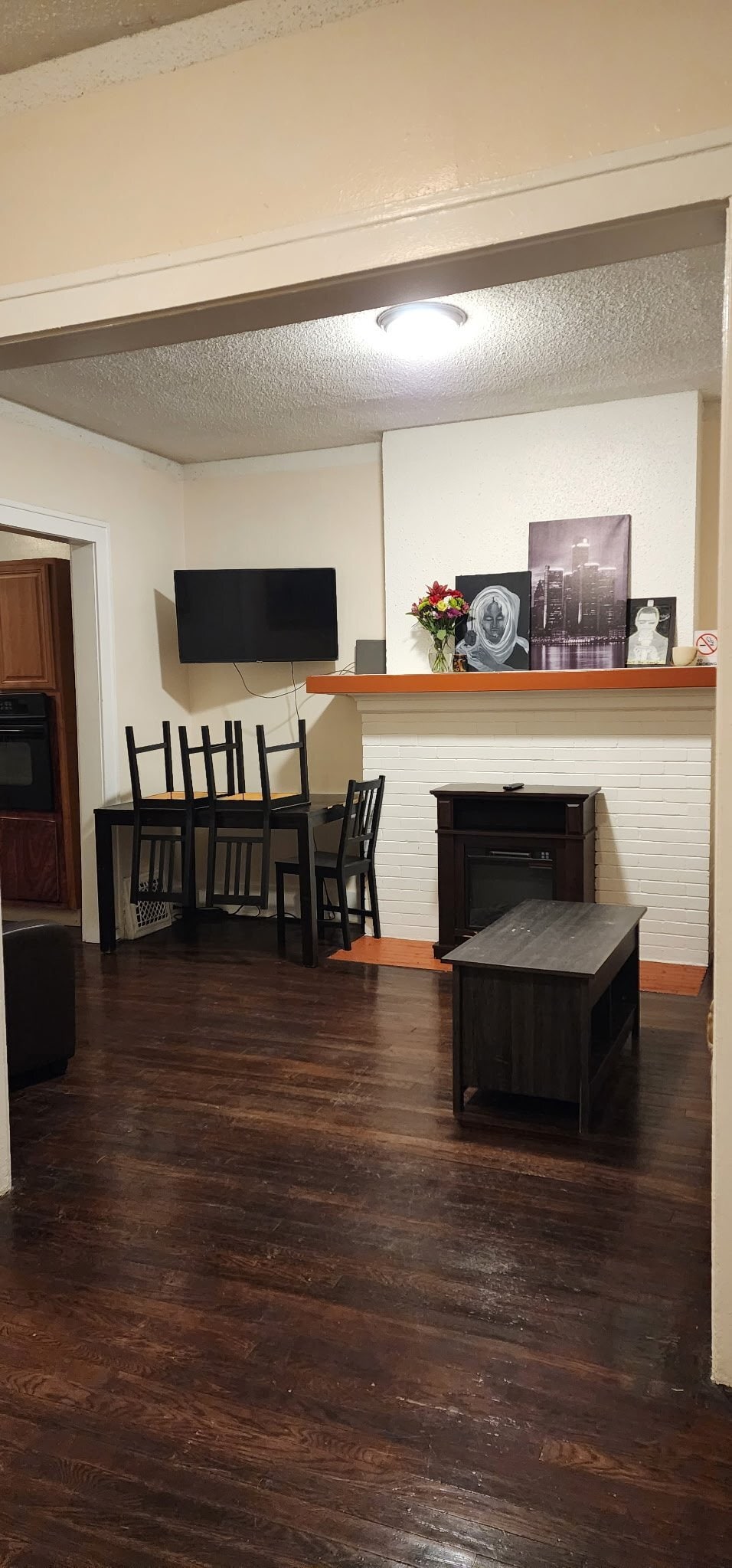 Building Photo - 8410 Brush St