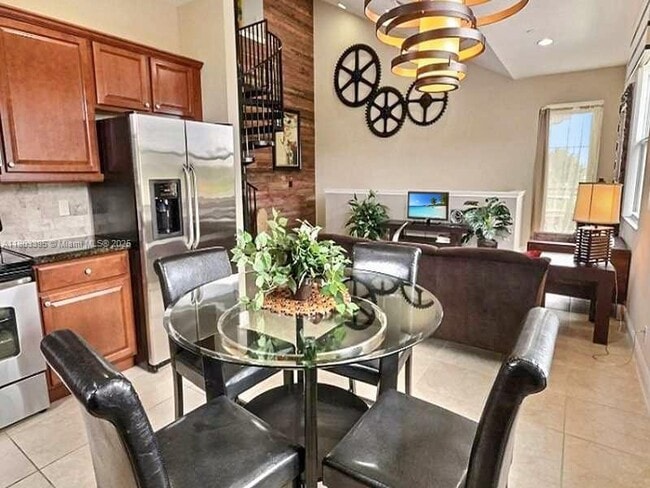 Building Photo - 4001 Cascada Cir
