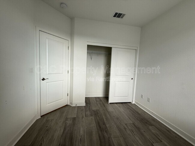Building Photo - 374 Hansen Ter