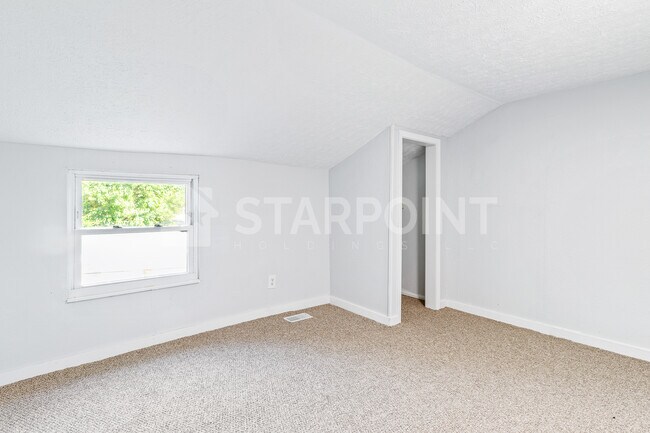 Building Photo - 1611 W Kentucky St