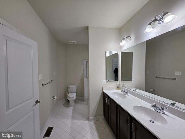 Building Photo - 6041 Maple Hill Rd