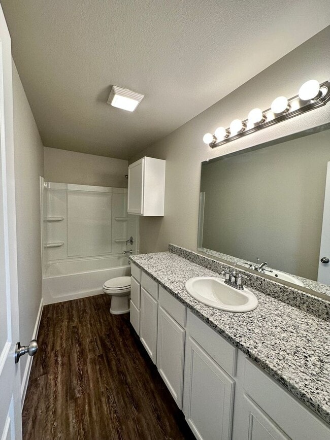 Building Photo - Stylish and Modern 3-Bedroom Duplex for Re...