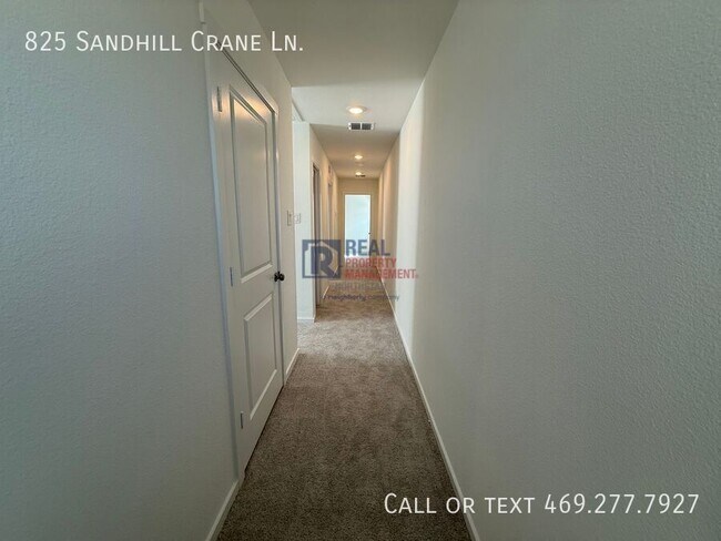 Building Photo - 825 Sandhill Crane Ln