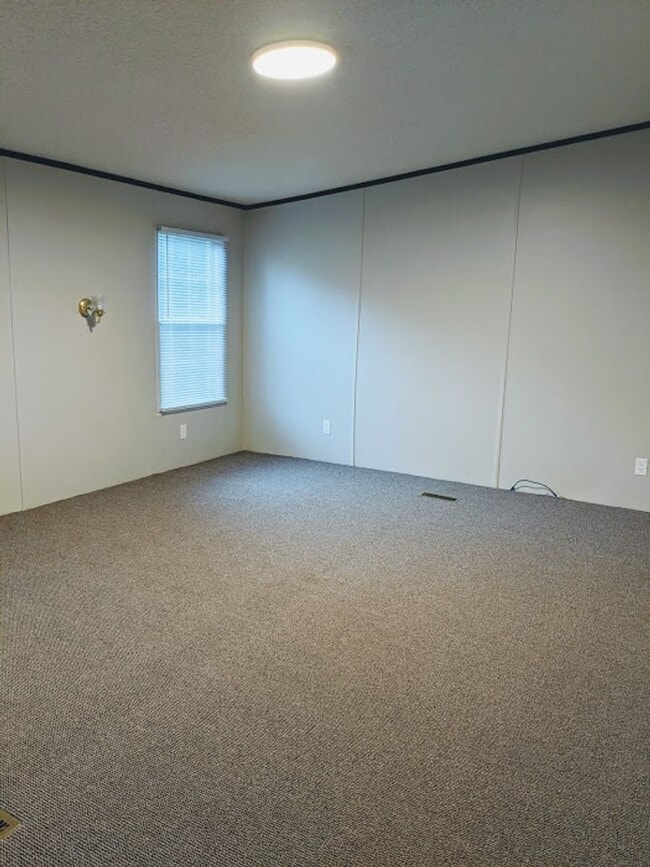 Building Photo - 3 Bedroom Mobile Home in Pelzer SC