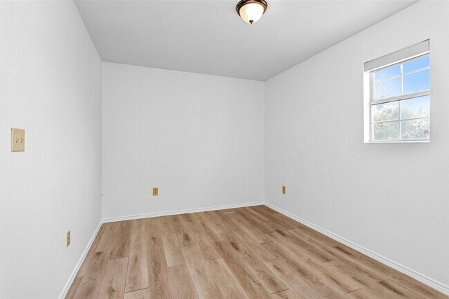 Building Photo - 2156 Hopper Rd