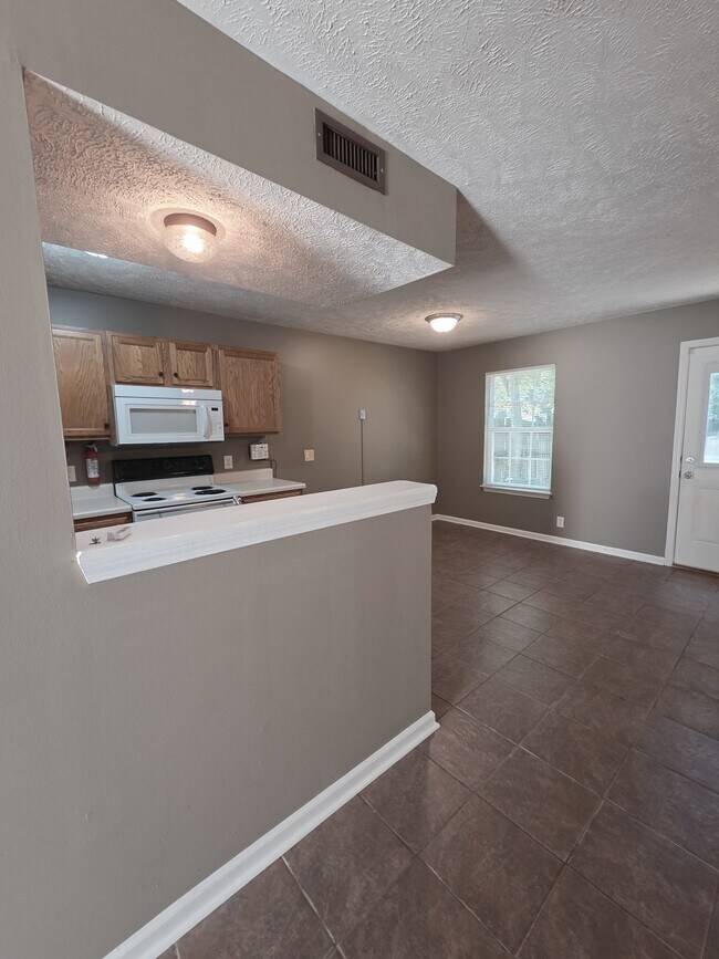Building Photo - 261 Indian Park Dr