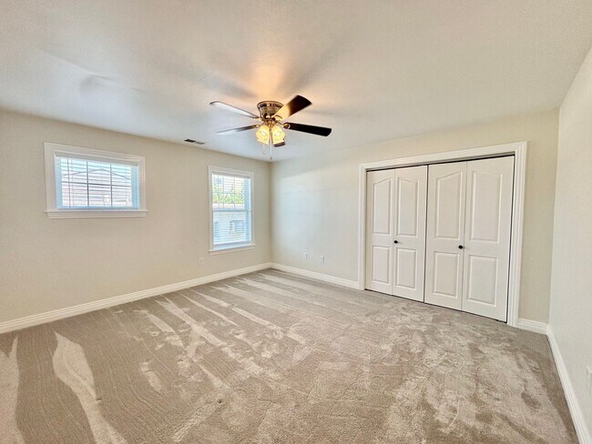 Building Photo - Gorgeous Beach View Home