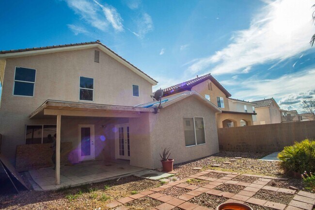 Building Photo - This Delightful Home Won't Last Long, Call...