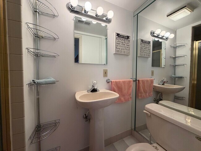 Building Photo - 5 N New Haven Ave