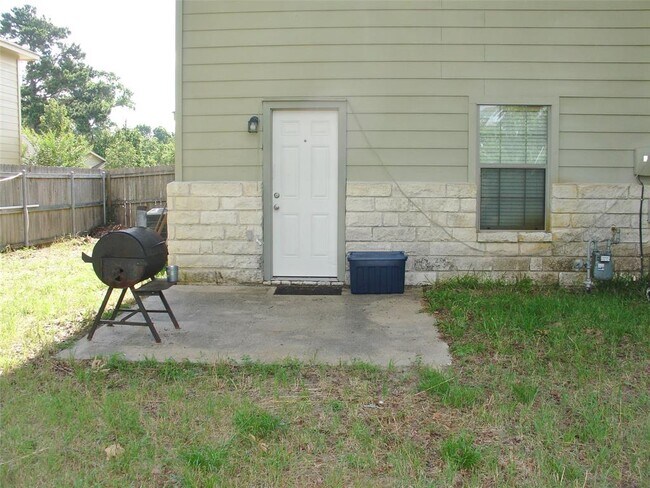 Building Photo - 104 Vista Way