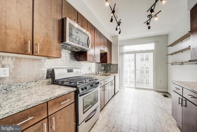 Building Photo - 2501 Sayles Pl SE