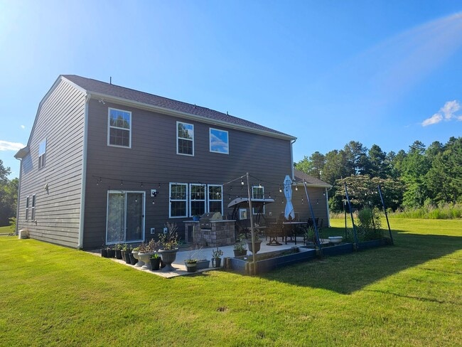 Building Photo - Like New Beautiful home in Wesley Chapel