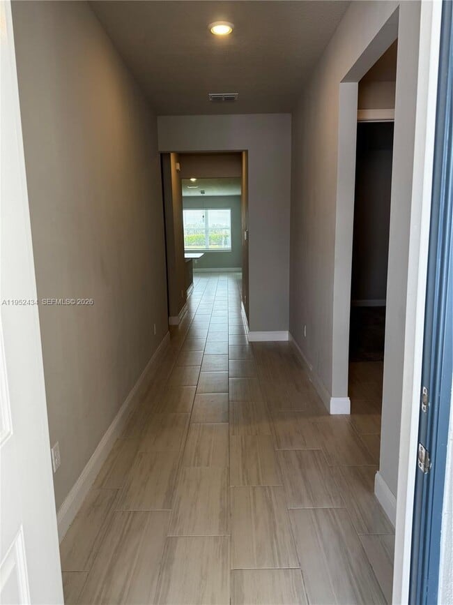 Building Photo - 6712 Cloverdale Ave