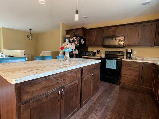 Building Photo - WOODED LOT! PRIVATE DRIVEWAY!