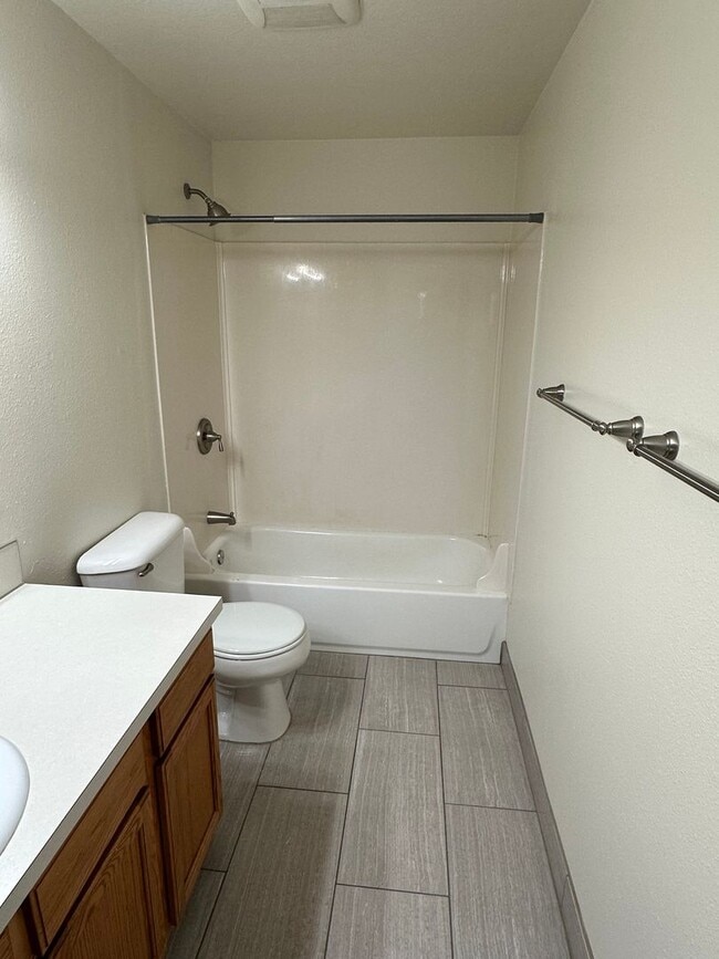 Building Photo - 1/2 Off 2nd Months' Rent