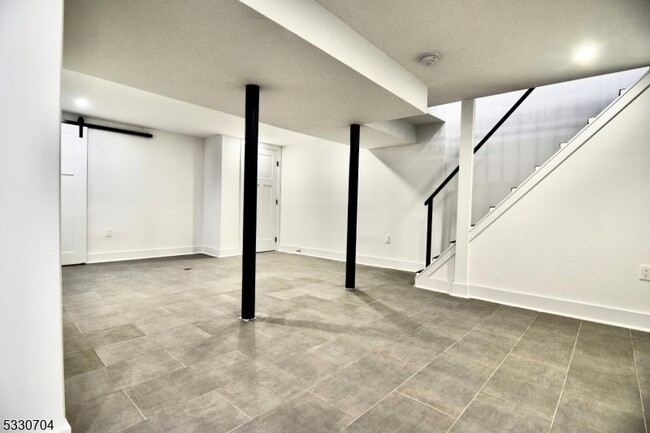 Building Photo - 332 Undercliff Ave
