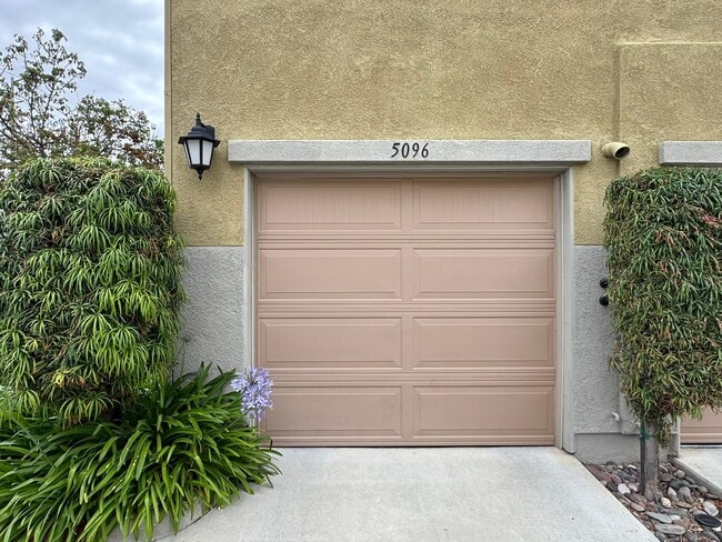Building Photo - Sleek 2-Bed with a Den/Office + Flex Corner Condo with Attached Tandem Garage