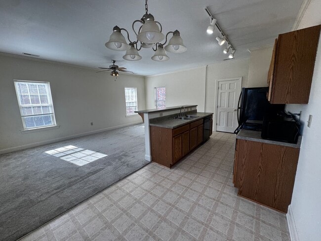 Building Photo - Available now!  Spacious 2BR/2BA Apartment...