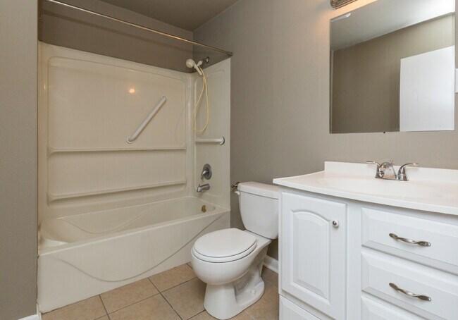 Building Photo - Adorable 2 Bedroom 1 Bath Home