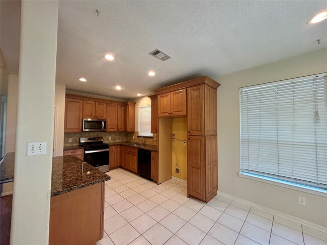 Building Photo - 14 N Winterport Cir