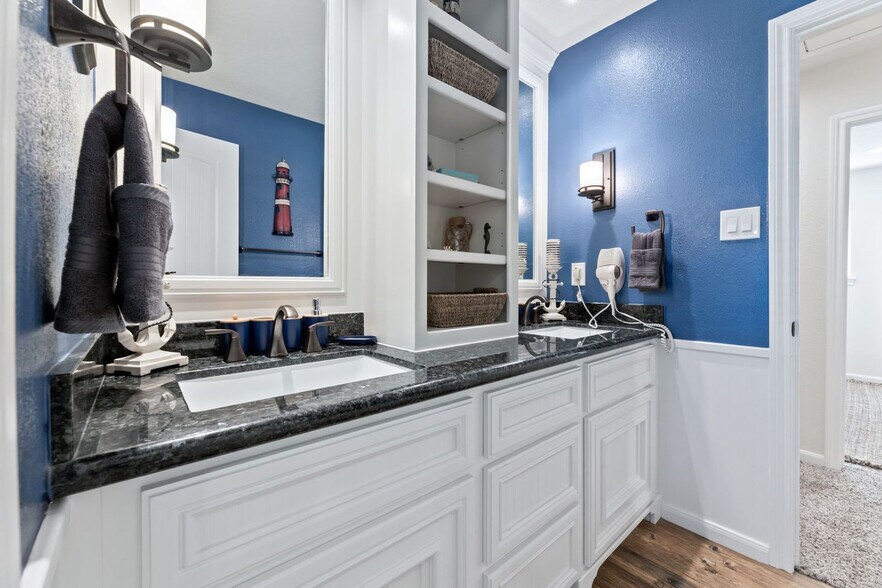 Building Photo - 9123 Kerr Dr