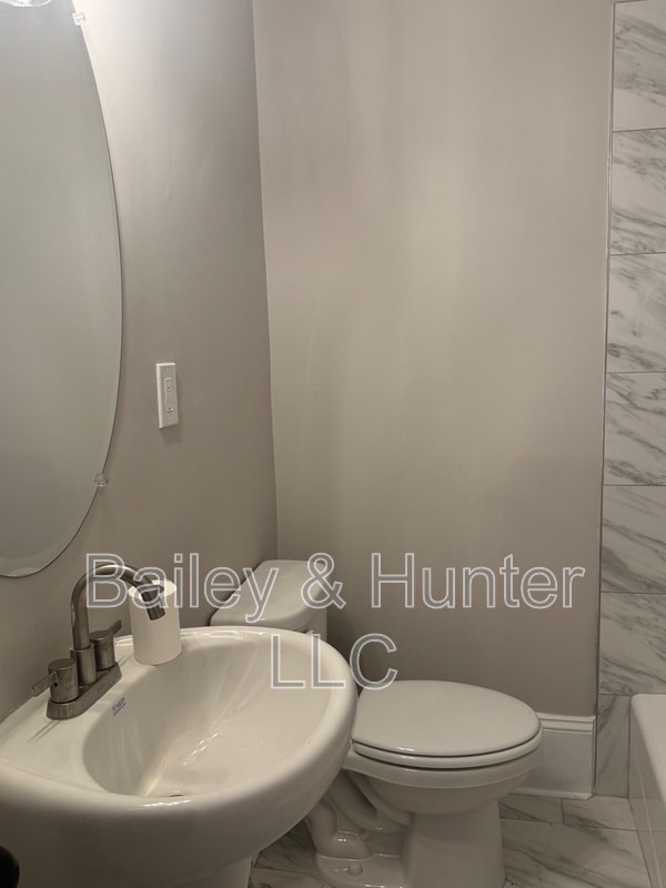 Building Photo - 1385 Hartford Ave SW