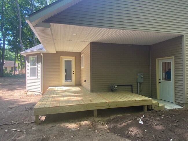 Building Photo - 9453 Shady Dr