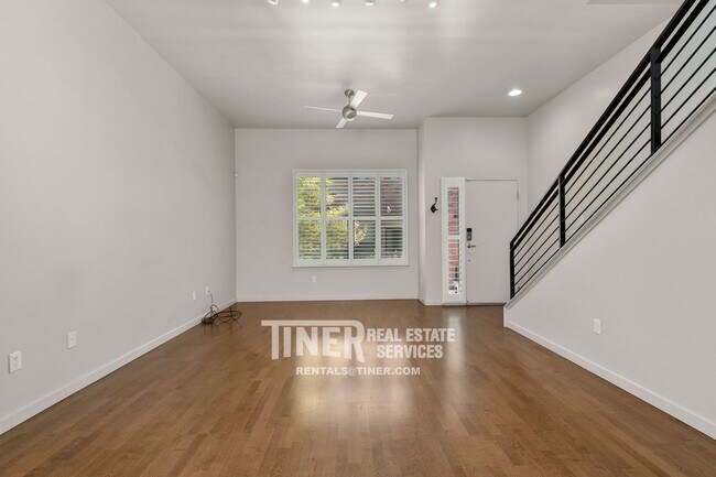 Building Photo - Fabulous Midtown Brownstone