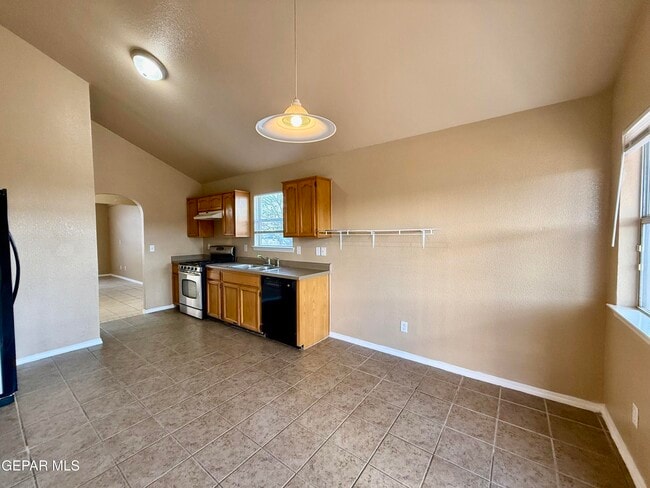 Building Photo - 3401 Tierra Zafiro Dr