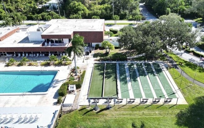 Building Photo - (55+) 2/2 Furnished Condo in Jensen Beach