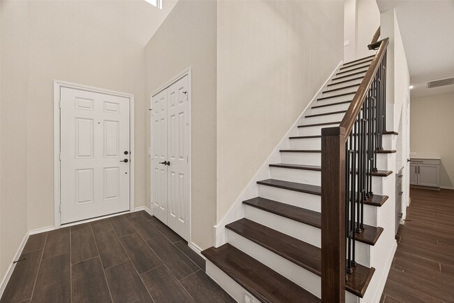 Building Photo - 3405 Knighton Hill Dr