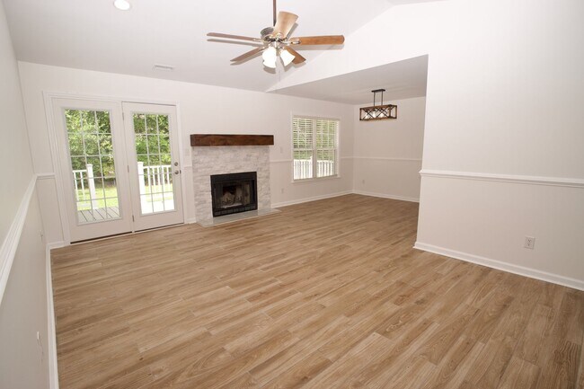 Building Photo - 210 Hayden Pl