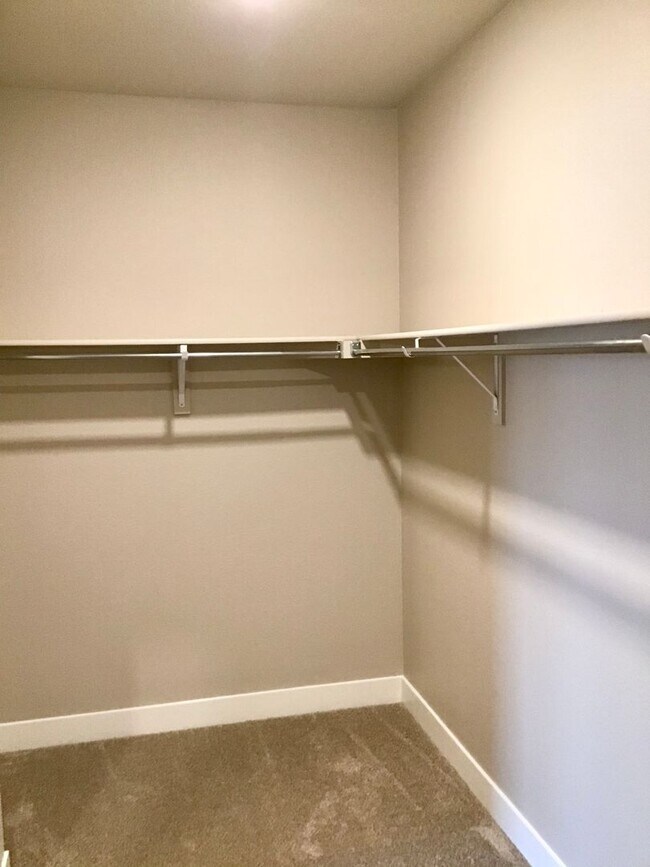 Building Photo - Wonderful 2bed 2 bath condo for rent at LI...