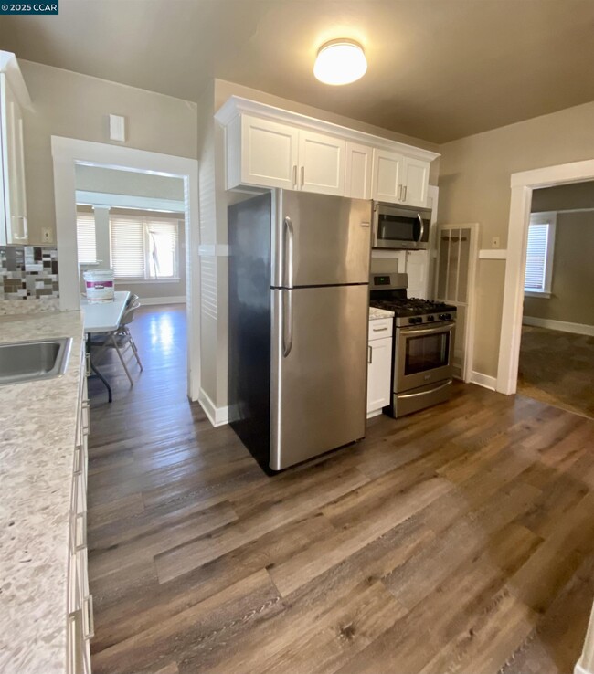 Building Photo - 43 W 11th St