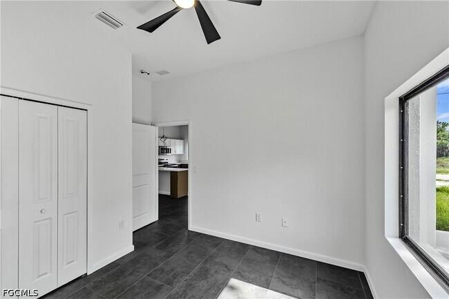 Building Photo - 601 Hawthorne Ave S