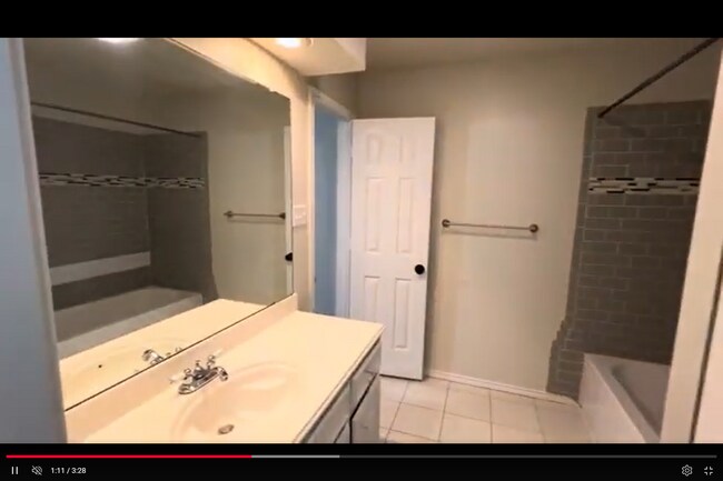 Building Photo - Awesome home in quiet. Culdesac