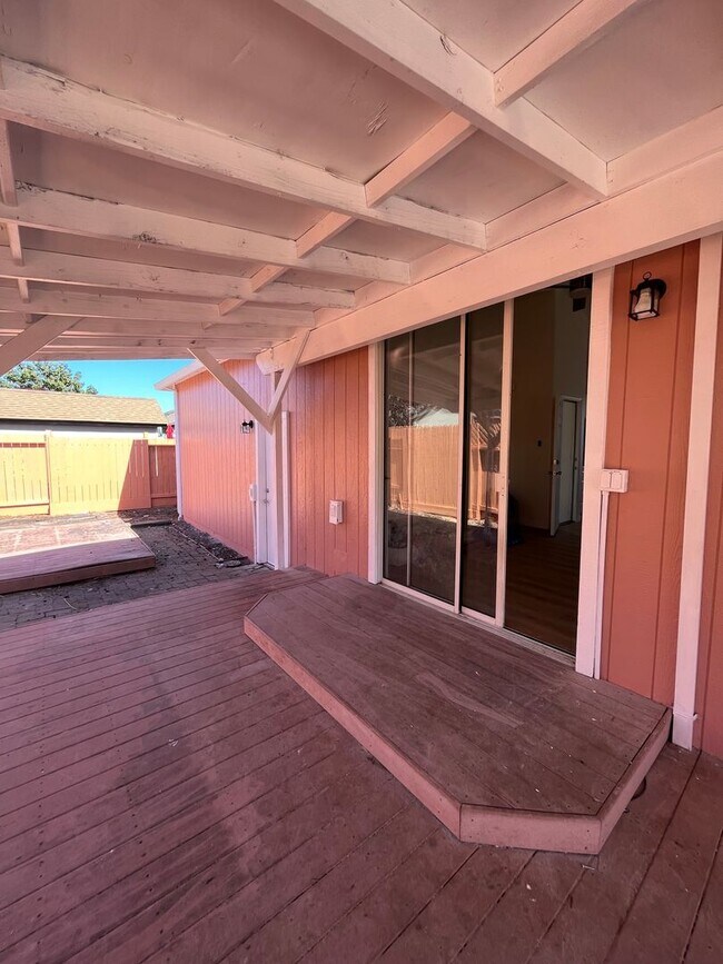 Building Photo - 2065 Banjo Dr