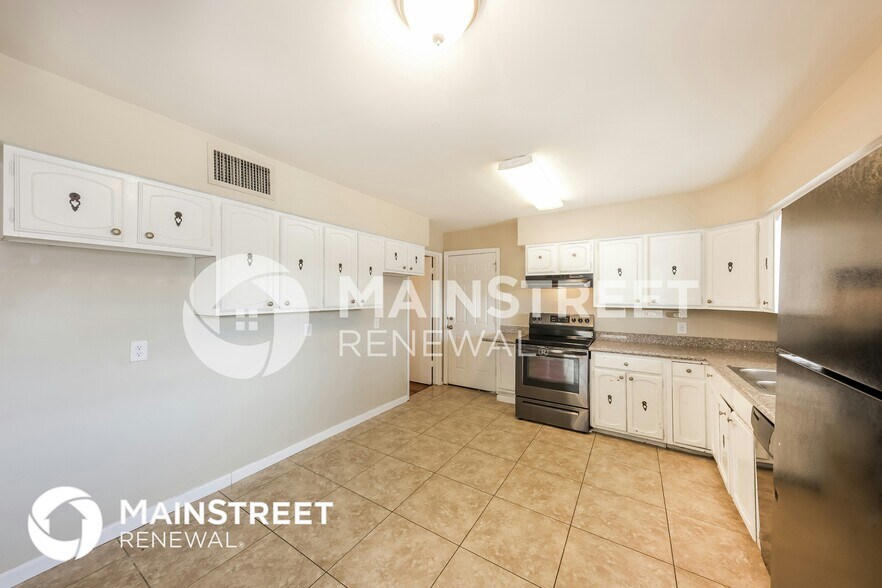Building Photo - 3315 W Elm St