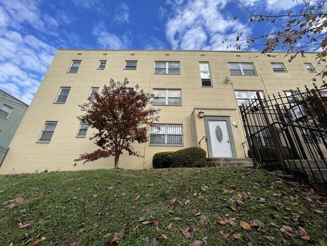 Building Photo - 4810 C St SE