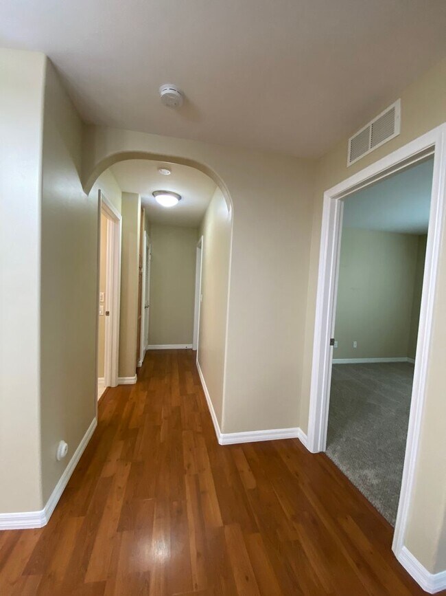 Building Photo - m583 - Wyatt